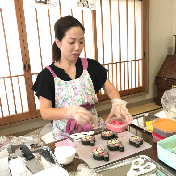 大阪 和食・デコ巻き寿司作り体験 Dream Design Lab(ドリームデザインラボ）外国人観光客おもてなしサポート Making Japanese Washoku and Sushi Activity in Osaka